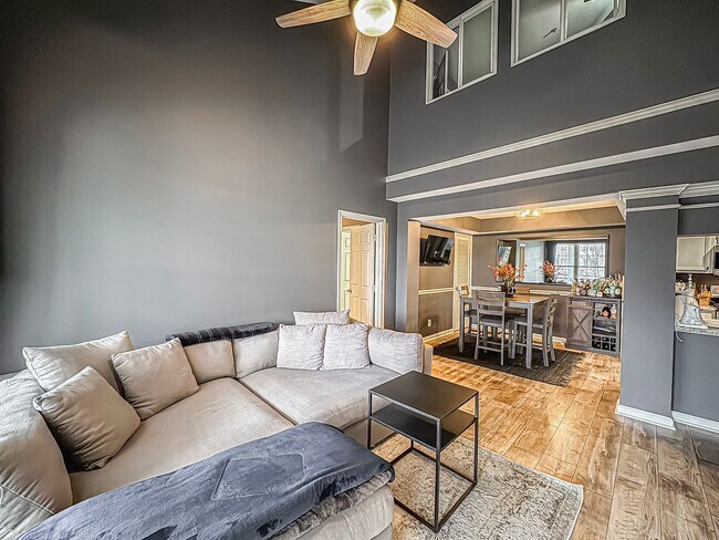 Foto del edificio - Stylish 3 Bed 3 Bath Condo With Large Balcony in Desired Riverbend at Cascades - Water Included