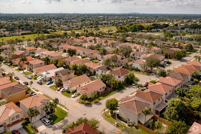Modern Living at Its Best: Stylish Townhomes in Oriole Neighborhood, Margate, FL.