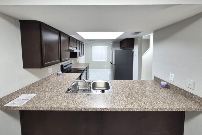 Building Photo - 103 Booth Ln