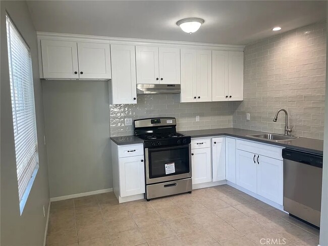 Foto del edificio - 12758 Russell Ave