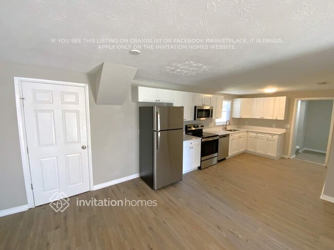 Building Photo - 8812 Camphor Dr