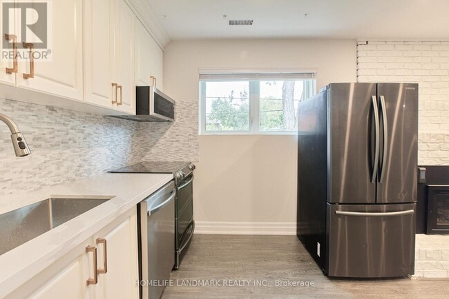 Building Photo - 21 Robinglade Dr