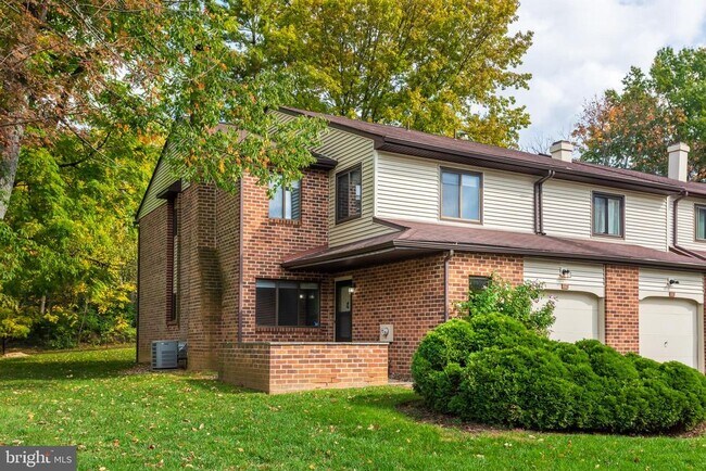 Foto del edificio - 201 Fairfax Ct