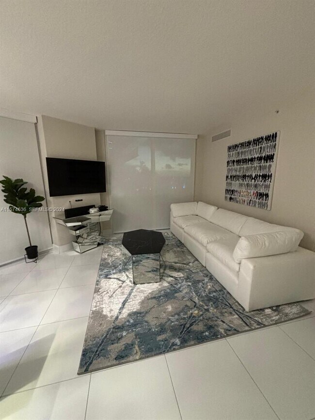 Foto del edificio - 250 Sunny Isles Blvd