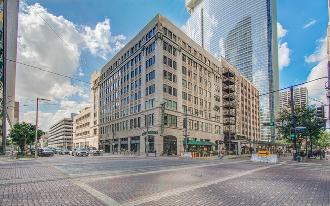 Building Photo - 705 Main St