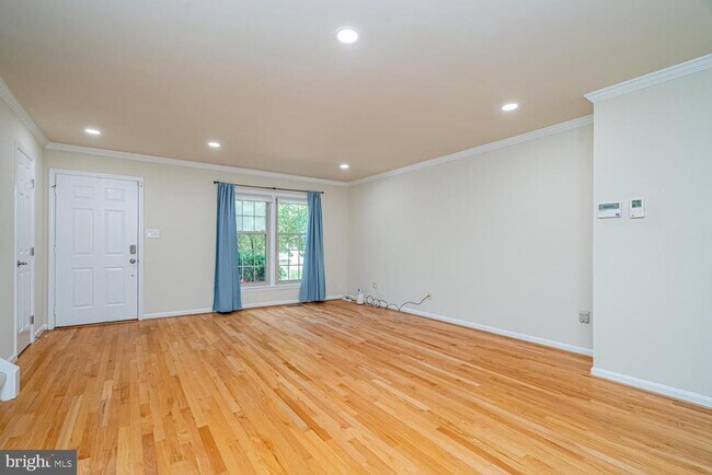 Foto del edificio - 1275 Quaker Hill Dr