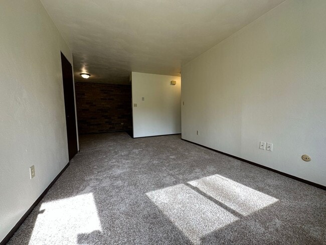 Photo - Amazing 1BR in Desirable Plum Area! Beautiful Exposed Brick and Air Conditioning! Call Today! Apartment