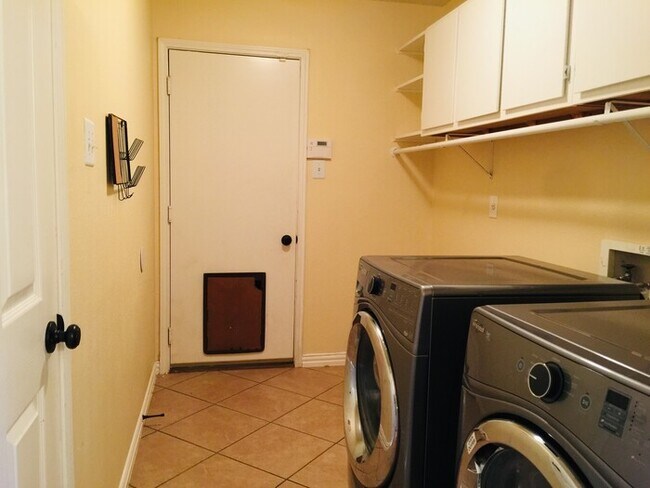Building Photo - MOVE IN READY - 4 bedroom 3 bath - PLANO TX