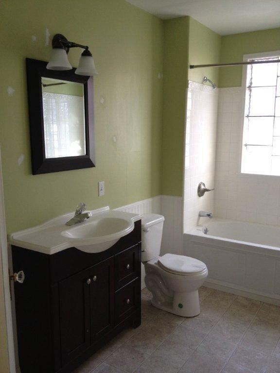 Building Photo - 2 Bedroom plus a sun room | 1  Bathroom