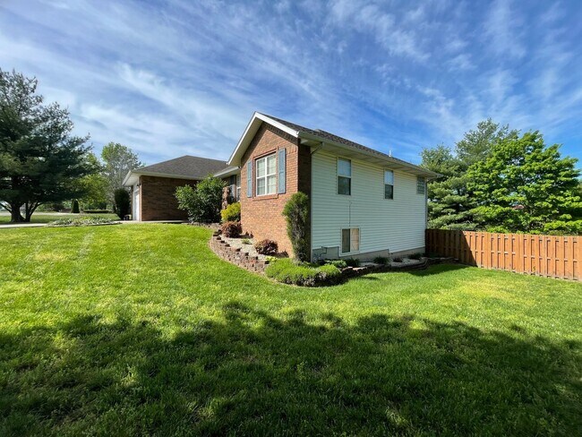 Foto del edificio - PRE-LEASING - Fully Furnished 6mo Short Term Rental in Ozark