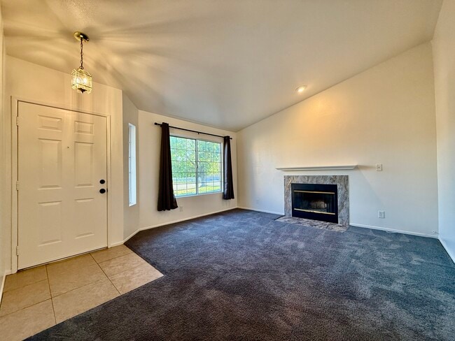 Foto del edificio - 5843 Charlotte Pl