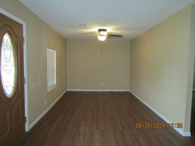 Foto del edificio - Move In Special: $200 off on The First Ful...