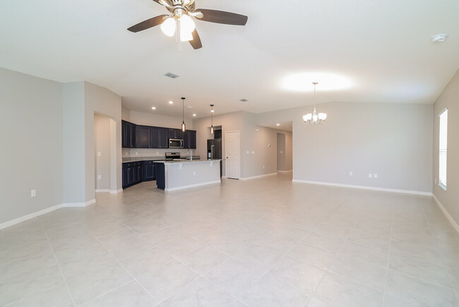 Foto del edificio - 5016 Golden River Ln