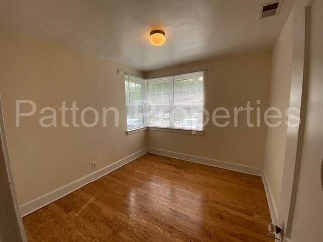 Foto del edificio - 1021-1023 Munsen Springs Drive - Inside CoC - R16501-02-13