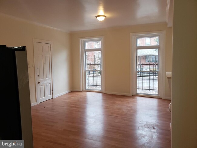 Foto del edificio - 4812 Regent St