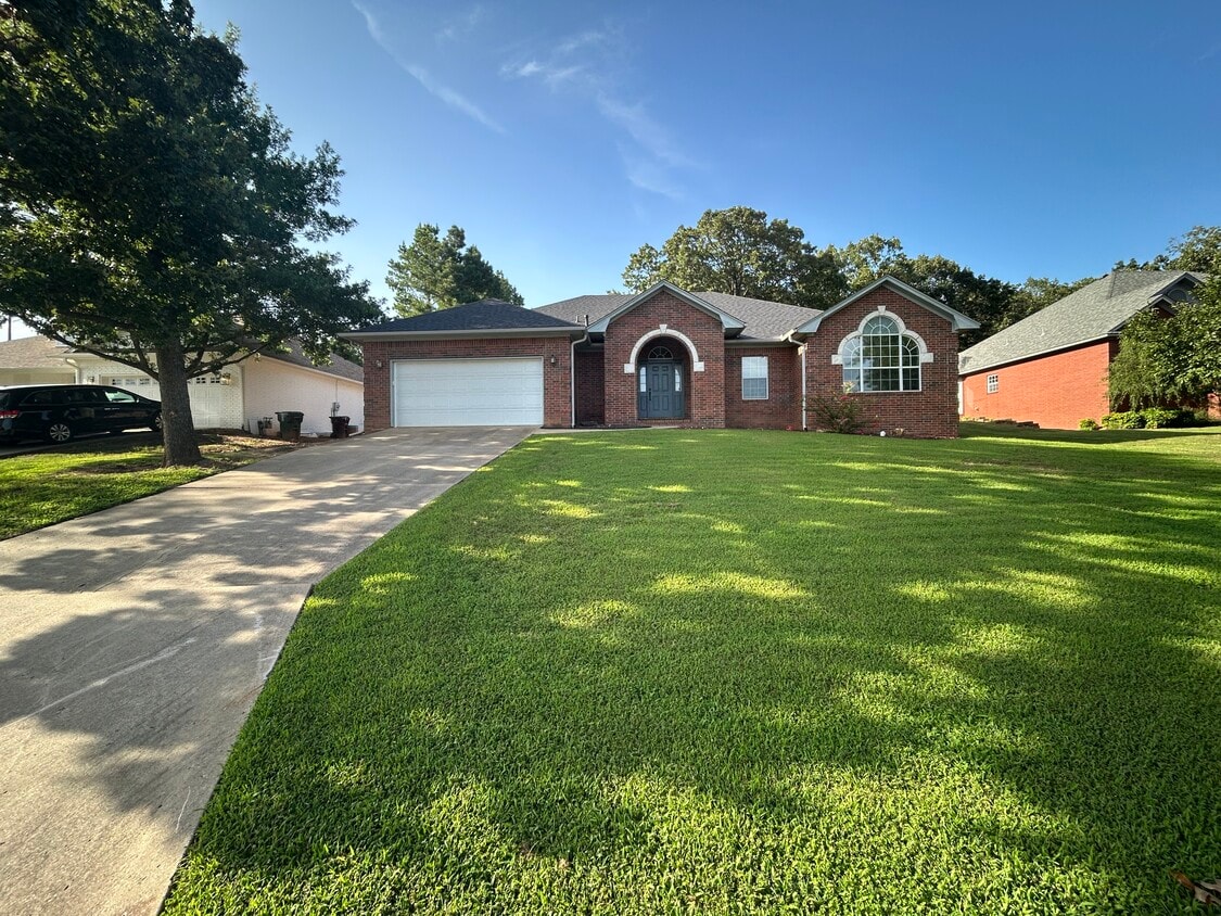 Front view of house - 8709 Canopy Oaks Dr