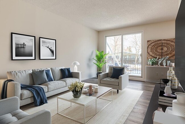 Building Photo - Declan Villa