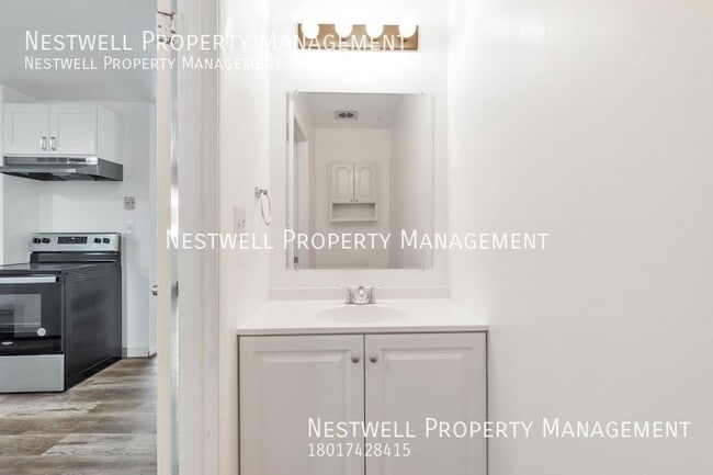 Building Photo - Cute 2-bed Duplex in Holladay