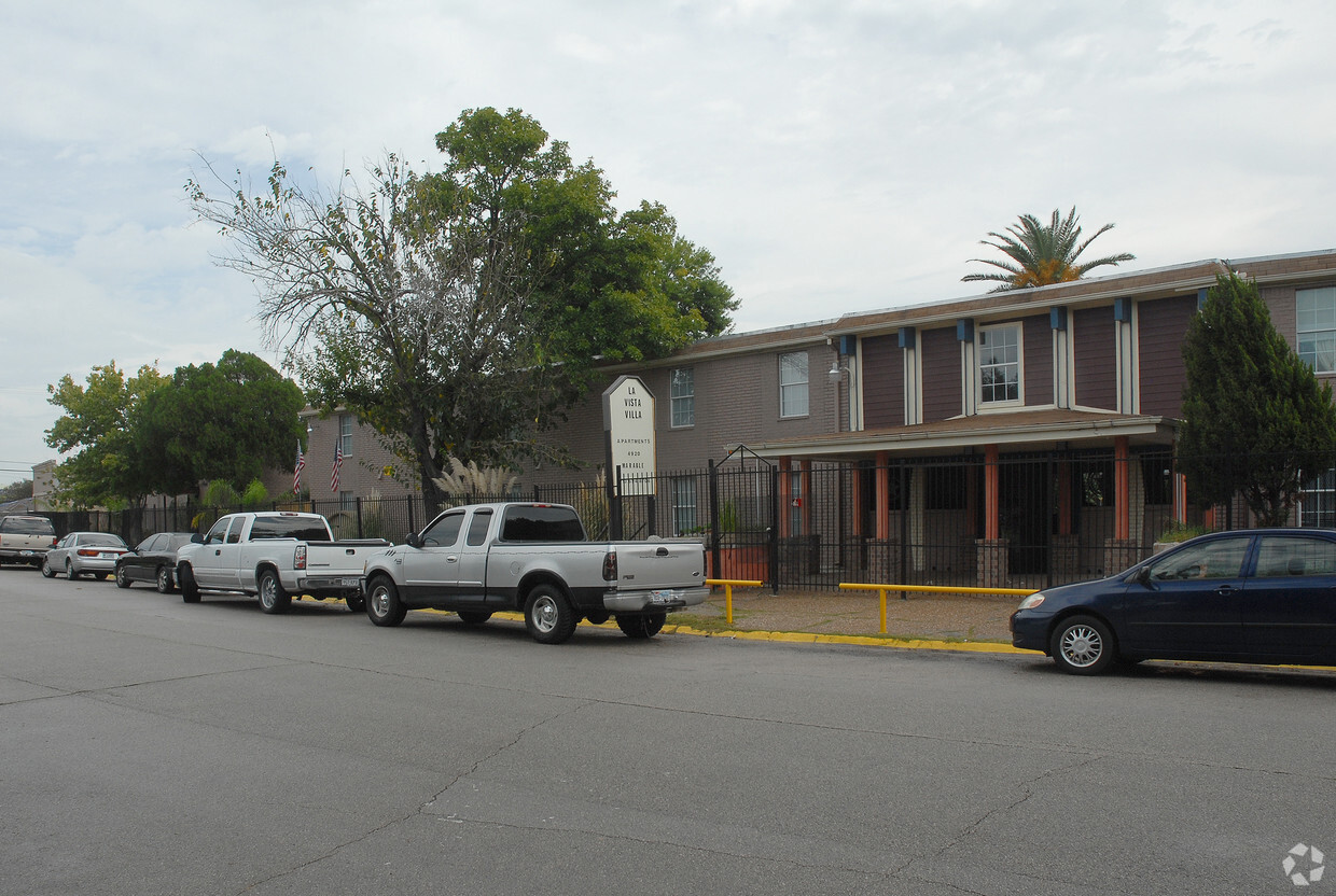 Primary Photo - La Vista Villa Apartments