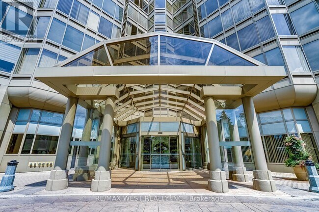 Building Photo - 1 Palace Pier Ct