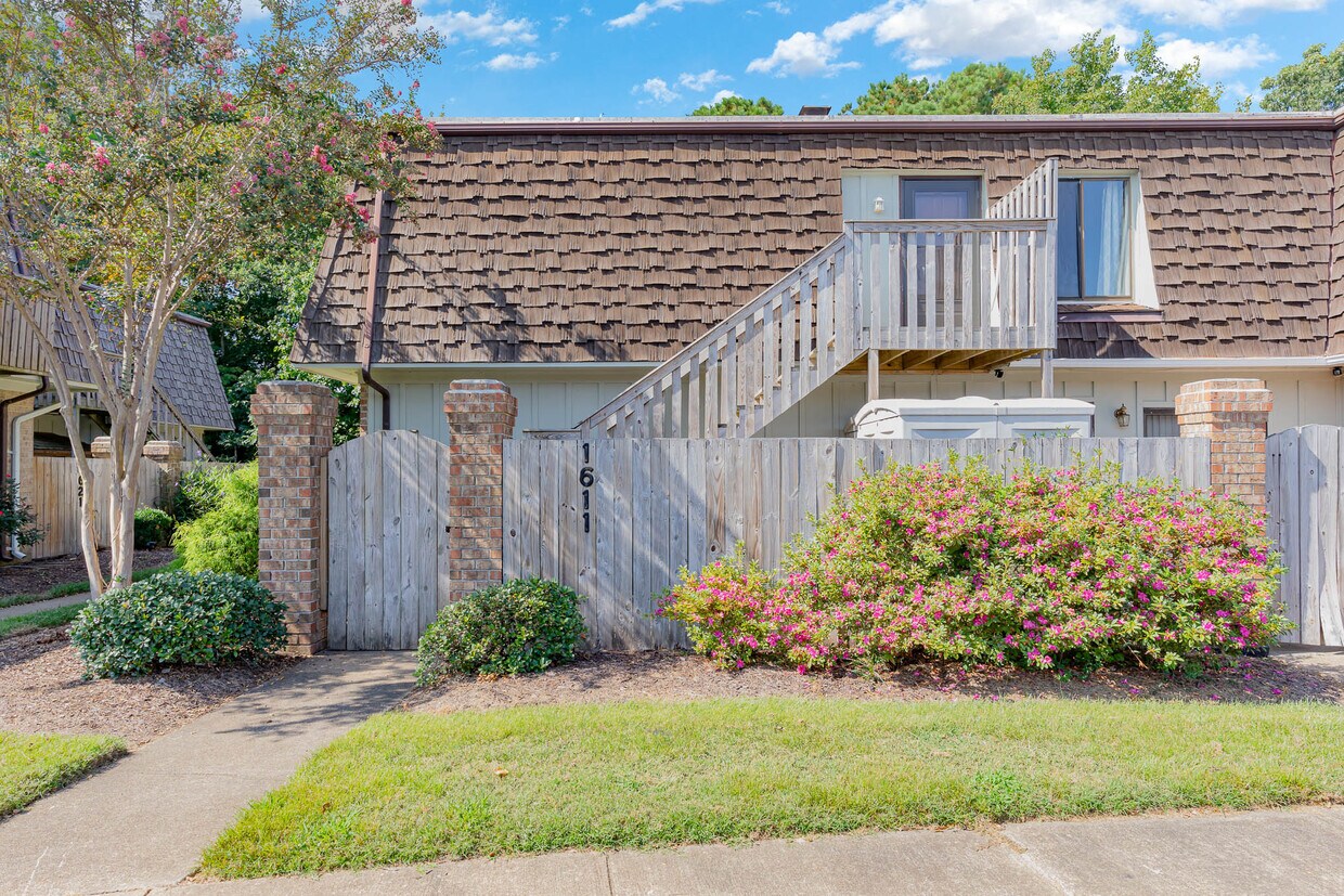 1611 Ocean Bay Dr, Virginia Beach, VA 23454 Townhome Rentals in