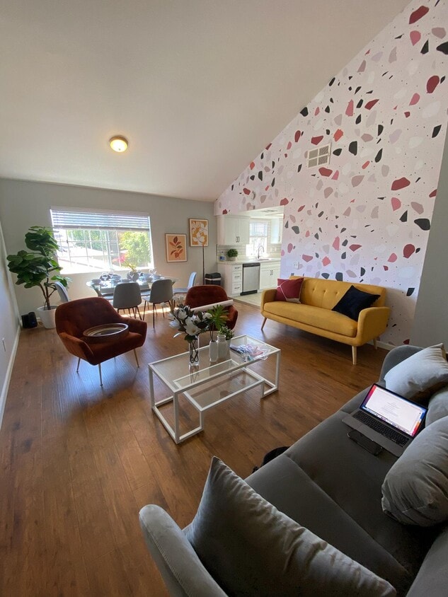 living room - 326 E Hazel St