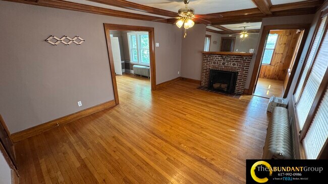 Foto del edificio - 93 Hillside Rd