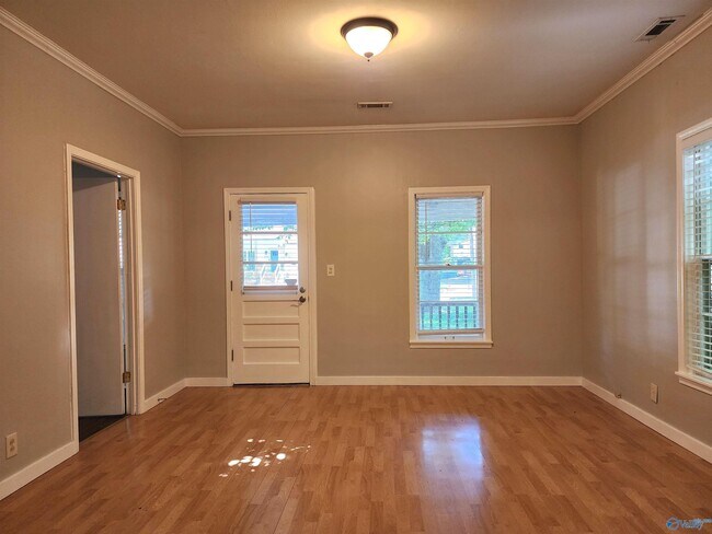 Foto del edificio - 1618 Beirne Ave NE