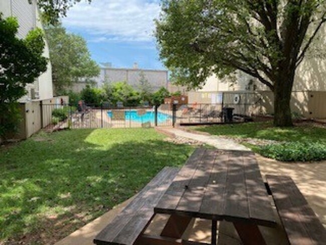 Foto del edificio - 2-Bedroom Condo for Rent in Stratford Condos + Gated Community with Pool!