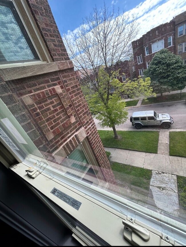 Building Photo - New renovation Spacious  South Shore 3bed room 1 bath units