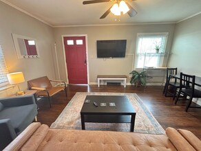 Building Photo - 2713 Homecroft Dr