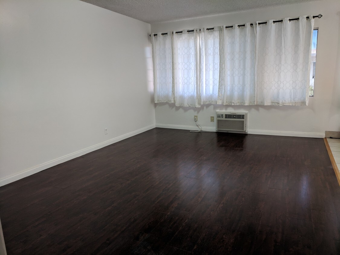 Living room - 17933 Roscoe Blvd