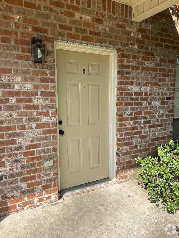 Building Photo - 828 Meadow Bend Dr