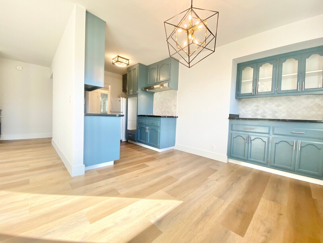 Foto principal - 743 N Sweetzer Ave