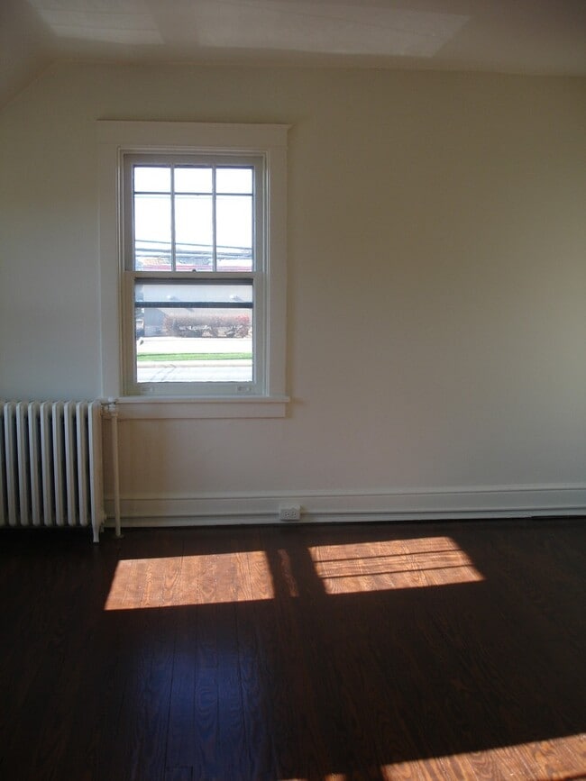 Building Photo - 1405 Oregon Pike