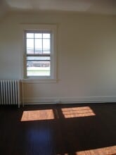 Building Photo - 1405 Oregon Pike