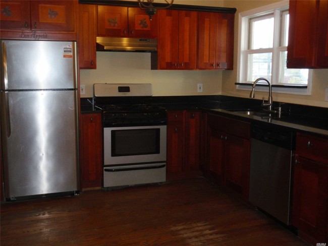 Building Photo - 470 Sagamore Ave