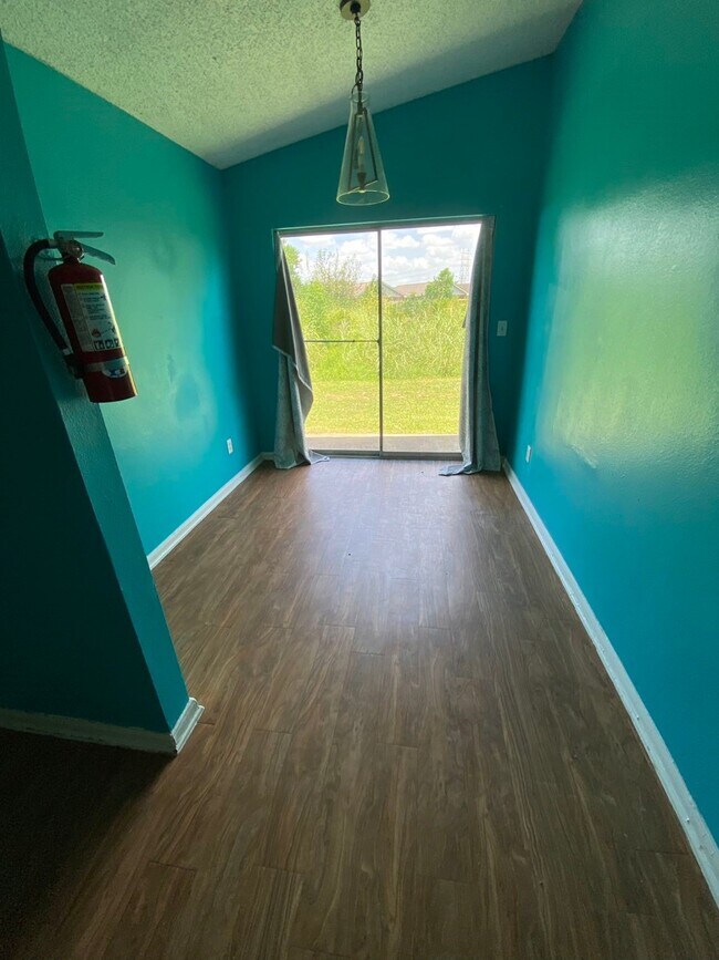 Foto del edificio - 15823 Ridgecroft Rd