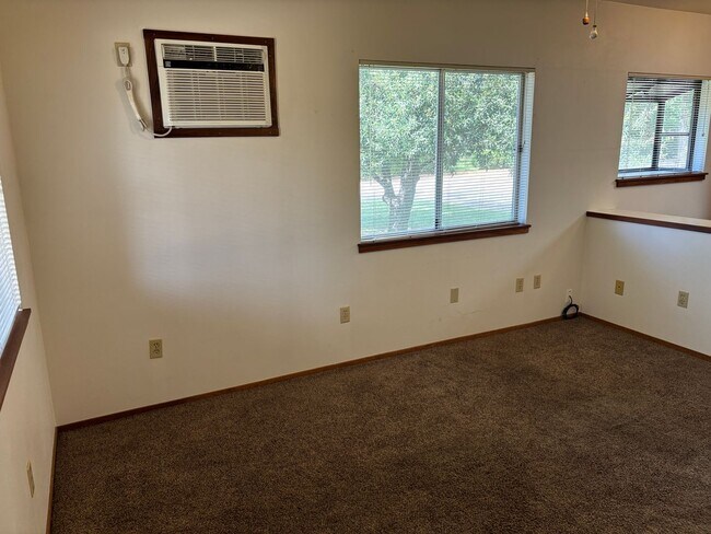 Foto del edificio - 2 Bed, 1 Bath Single Story Country Home in Elk Grove Neighborhood