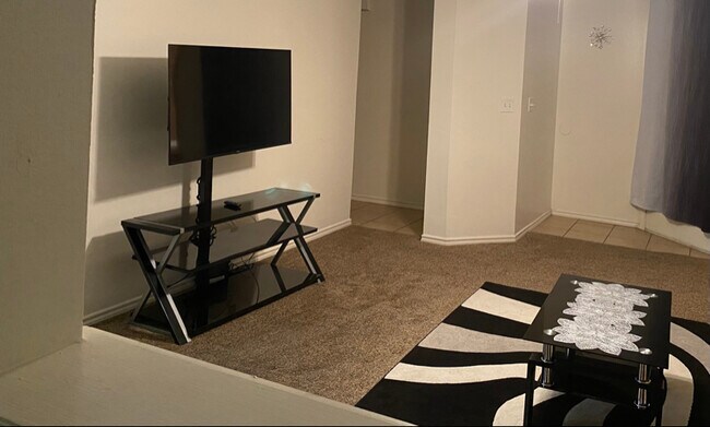 Foto del edificio - 512 N Chicago Ave