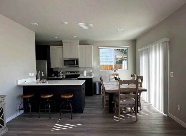 Building Photo - 109 Hill Dr