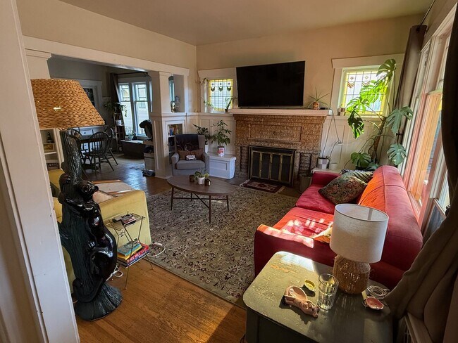 Foto del edificio - Beautiful 4-Bedroom Home in the Heart of Wallingford