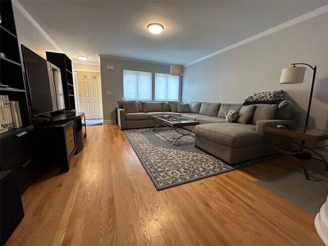 Foto del edificio - 277 Maplewood Dr