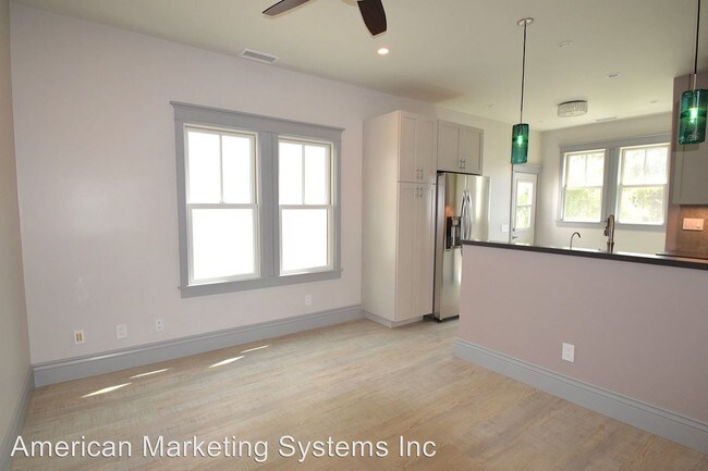 Building Photo - 1216 Sanchez St