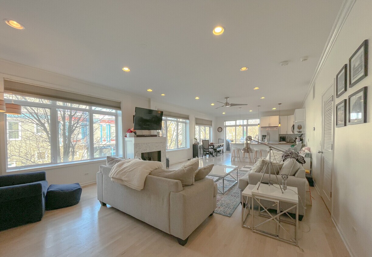 Foto principal - 2155 W Roscoe St