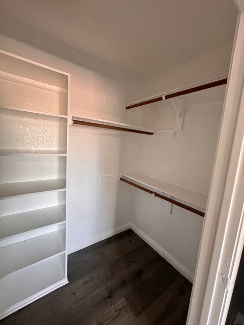 VESTIDOR - 14439 Rosecrans Ave