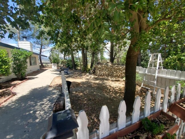 Building Photo - 49500 Meadowview Way