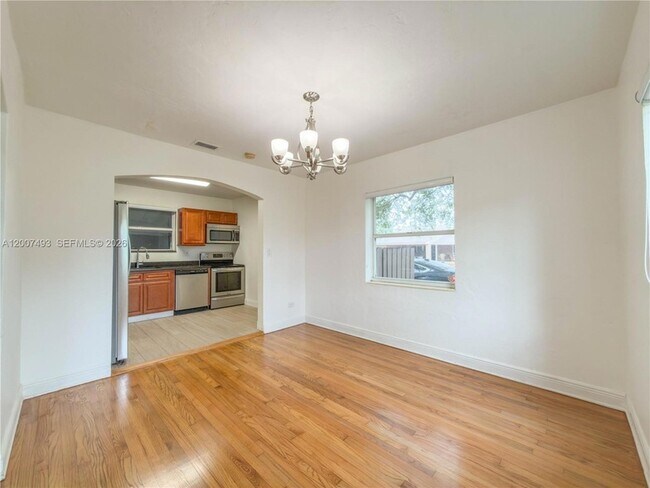 Foto del edificio - 410 Pinecrest Dr