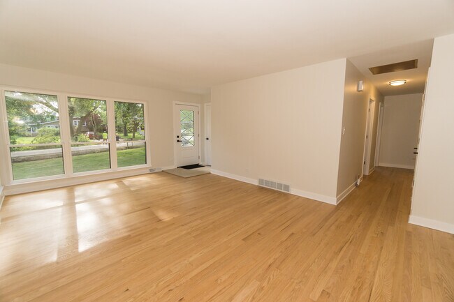 Foto del edificio - 1N555 Park Blvd