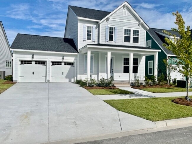 Building Photo - LIKE NEW Executive Home In Coveted Midtown...
